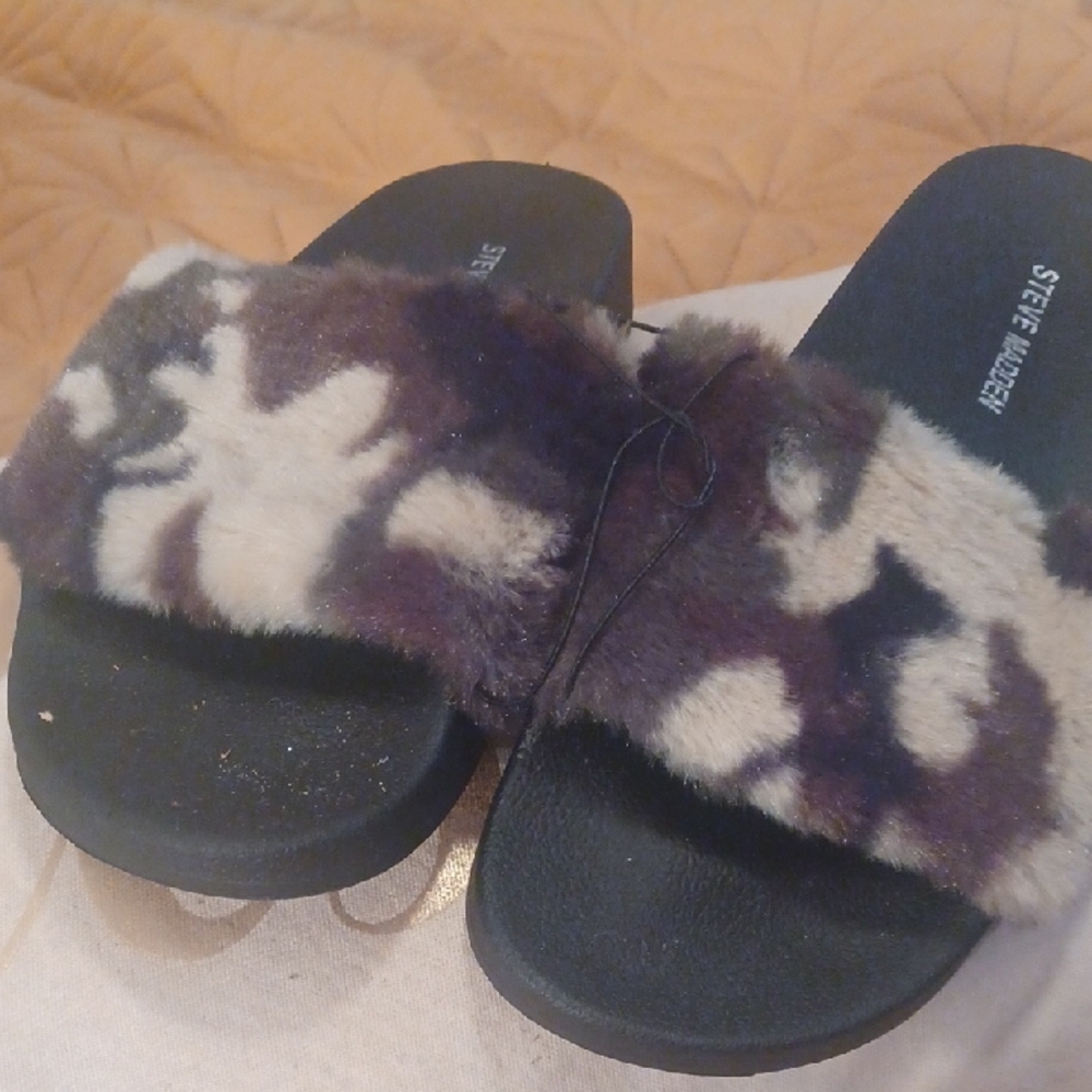 Steve Madden Black and Cream Fur Slippers